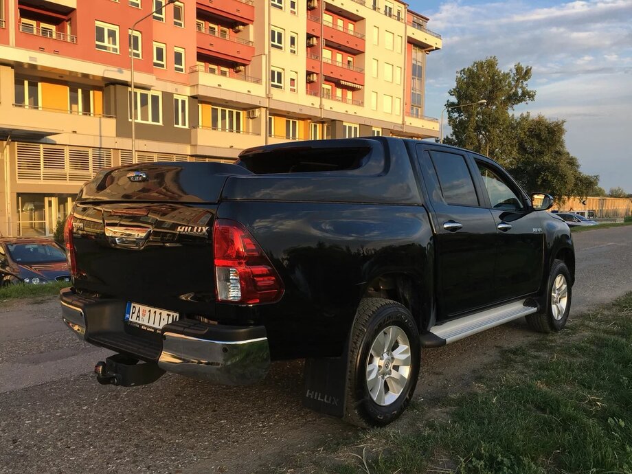 Toyota hilux крышка багажника